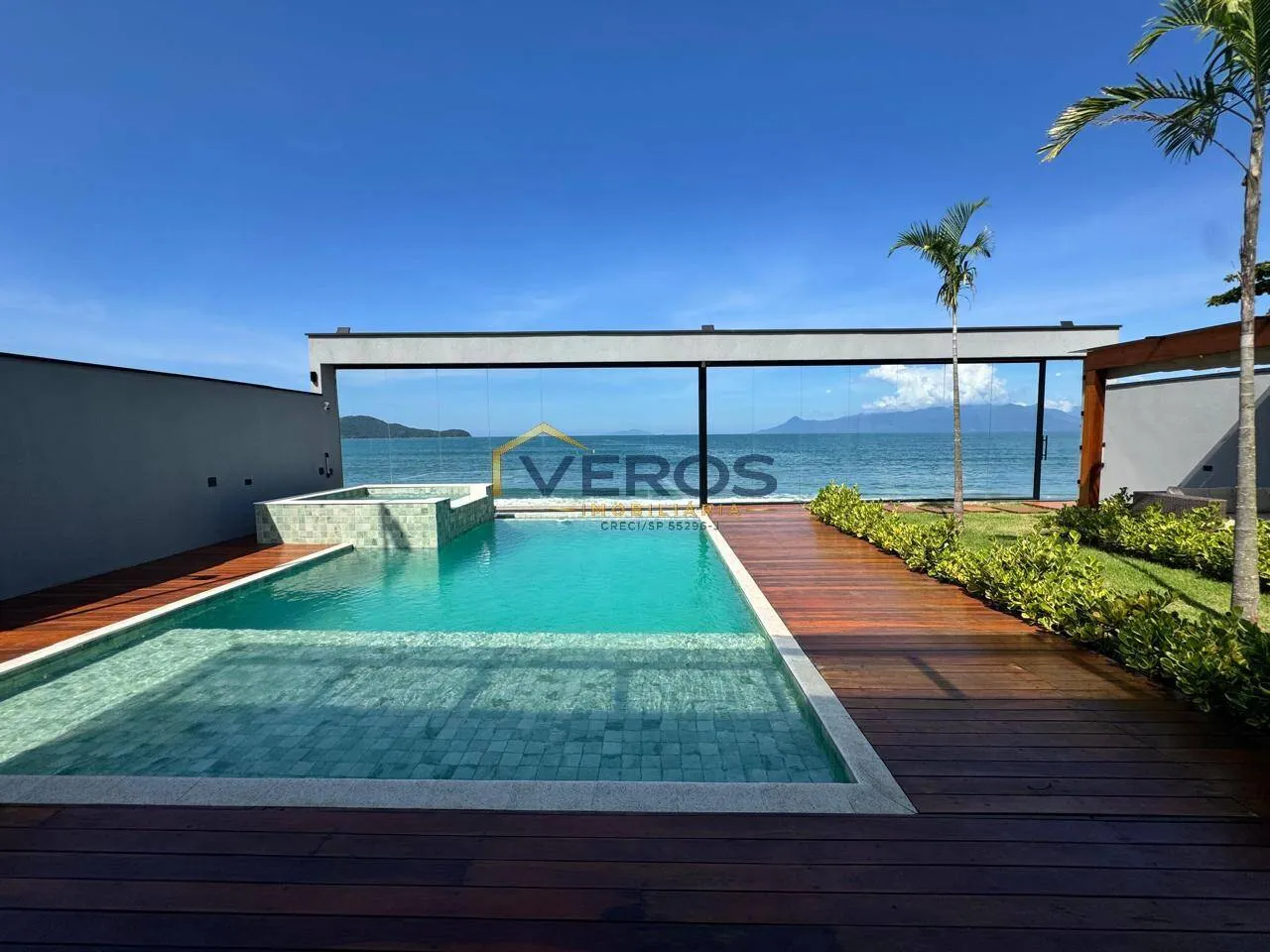 Imagem Casa pé na areia na Praia da Cocanha - Caraguatatuba