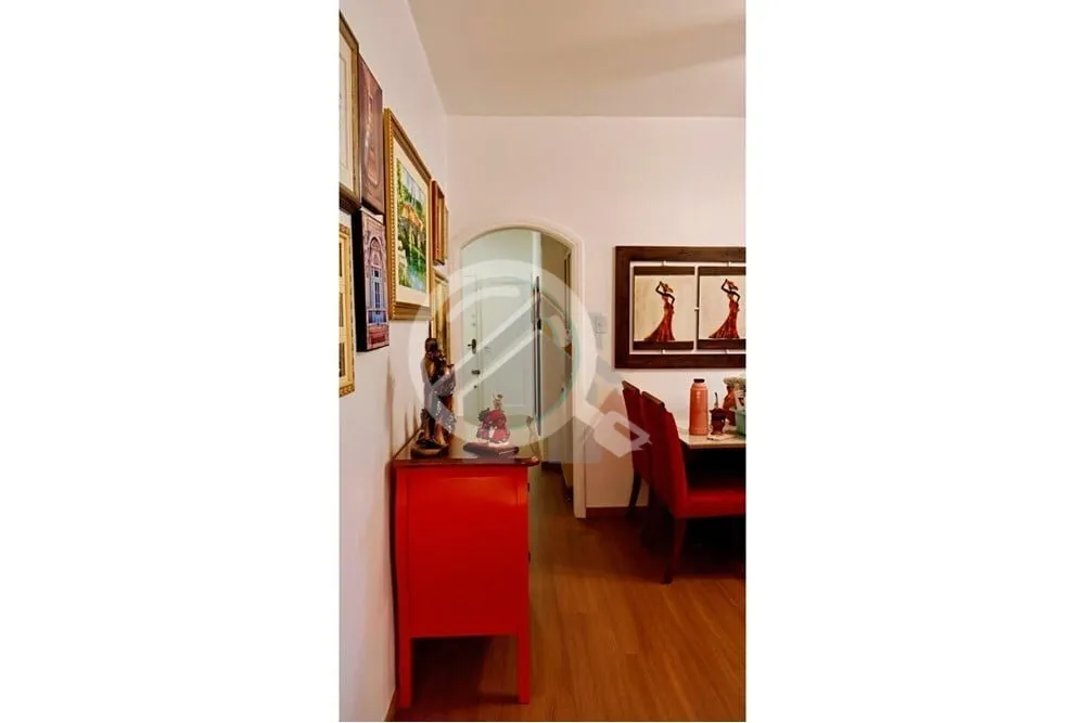 Imagem Amplo apartamento de 90m² de área, lateral, silencioso, possuindo 2 dormitórios, living / sala pa...