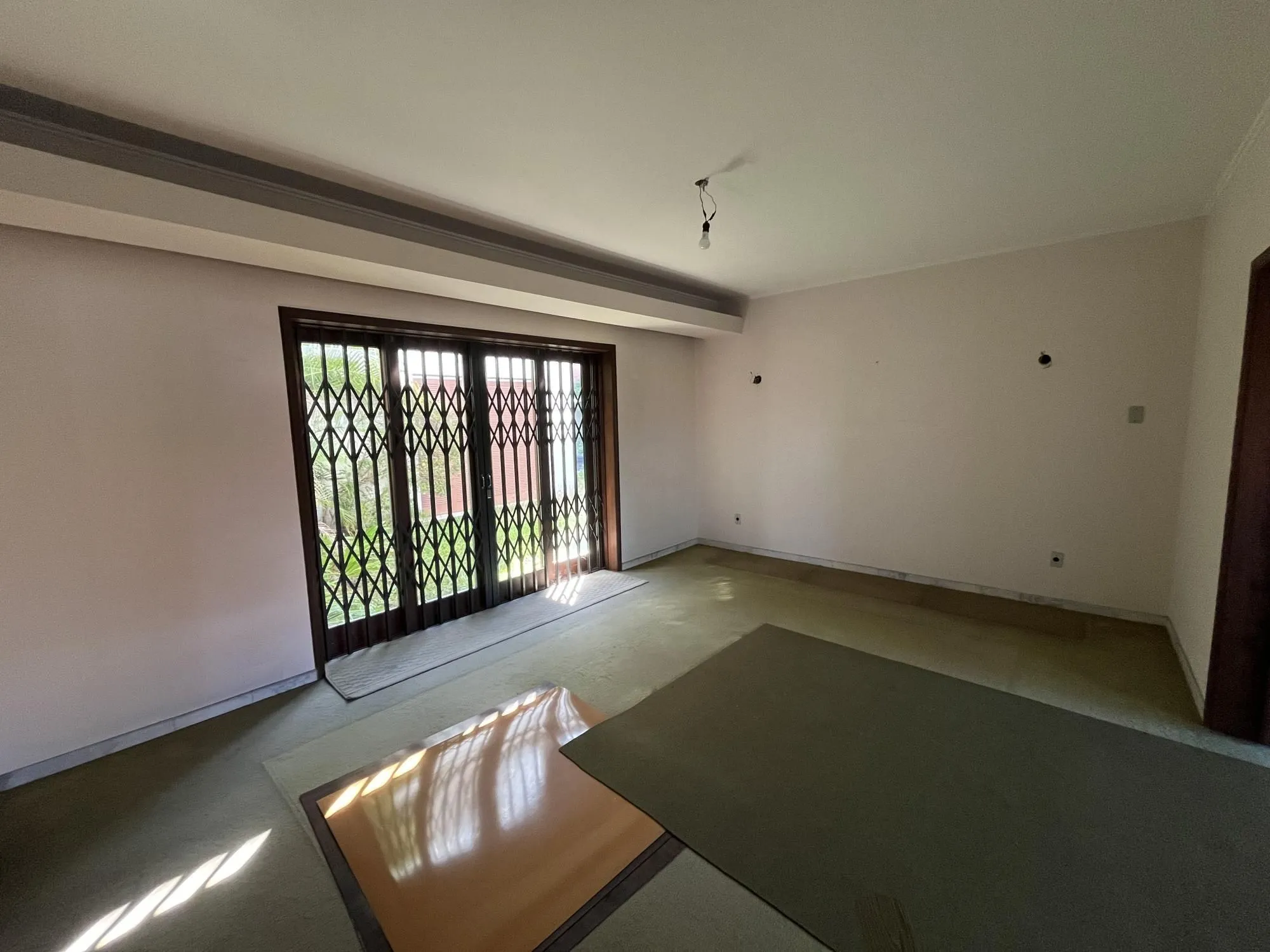 Imagem Casa de 4 quartos, 2 suítes e 2 vagas de garagem no bairro Boa Vista em POA
