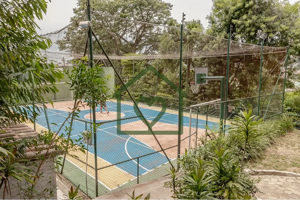 Imagem Imagine viver em uma casa ampla, cheia de charme e rodeada pela tranquilidade da natureza, sem abrir...