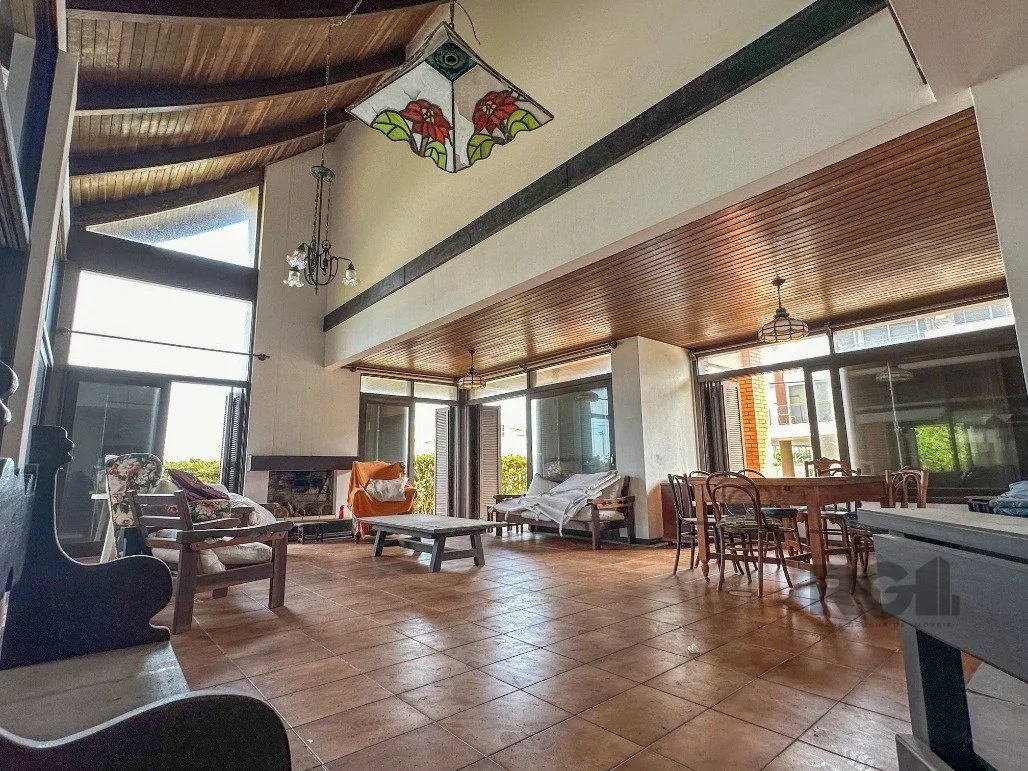 Imagem Icônica Casa para comprar a poucos metros do mar em Atlântida