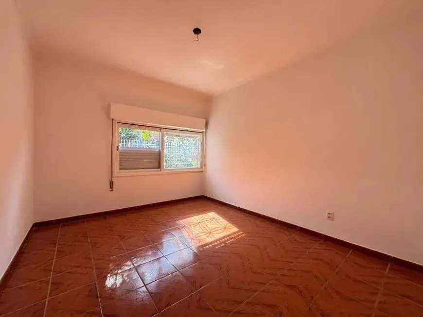 Imagem Casa para venda no bairro Medianeira | 3 dormitórios | Pátio amplo | Espaço gourmet | 298m² | Porto Alegre