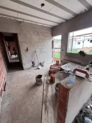Imagem MEIO LOTE+PORÃO EM BAIXO+3QUARTOS+2VAGAS