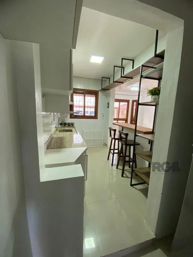 Imagem Casa térrea com 02 dormitórios e 01 vaga, no bairro Aberta dos Morros, em Porto Alegre.