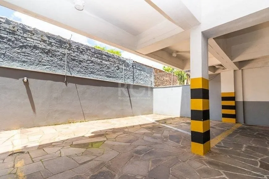 Imagem Apartamento para Venda - 43m², semi mobiliado, 1 dormitório, churrasqueira e 1 vaga de garagem no bairro Partenon