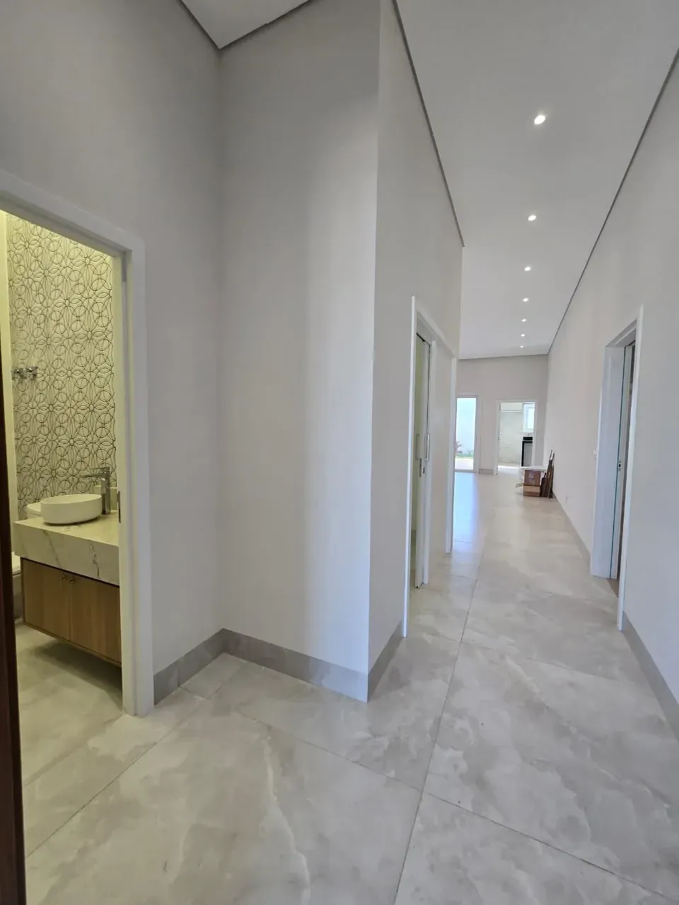 Imagem Imóvel Espetacular à Venda em Araraquara-SP: Casa de Luxo no Condomínio Buona Vita, 3 Suítes e 4 Vagas de Garagem.