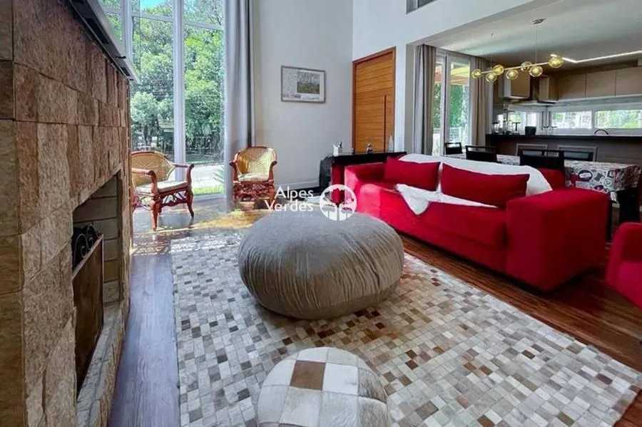 Imagem Vende-se Casa em Condominio com 3 suites a 5 minutos da Rua Coberta