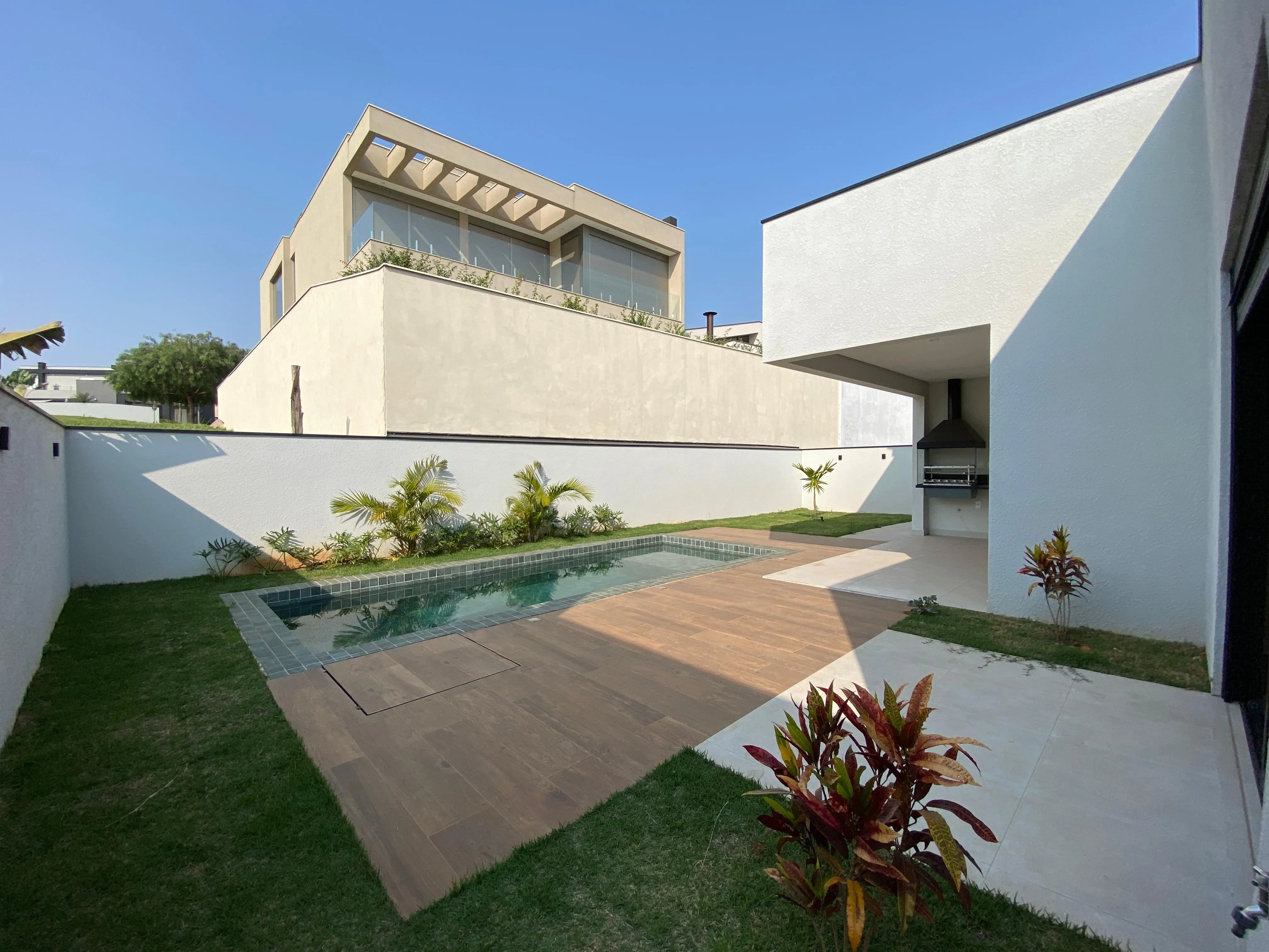 Imagem Residência de Elegância Única: Casa Exclusiva no Alphaville com Design Sofisticado e Área de Lazer Impecável
