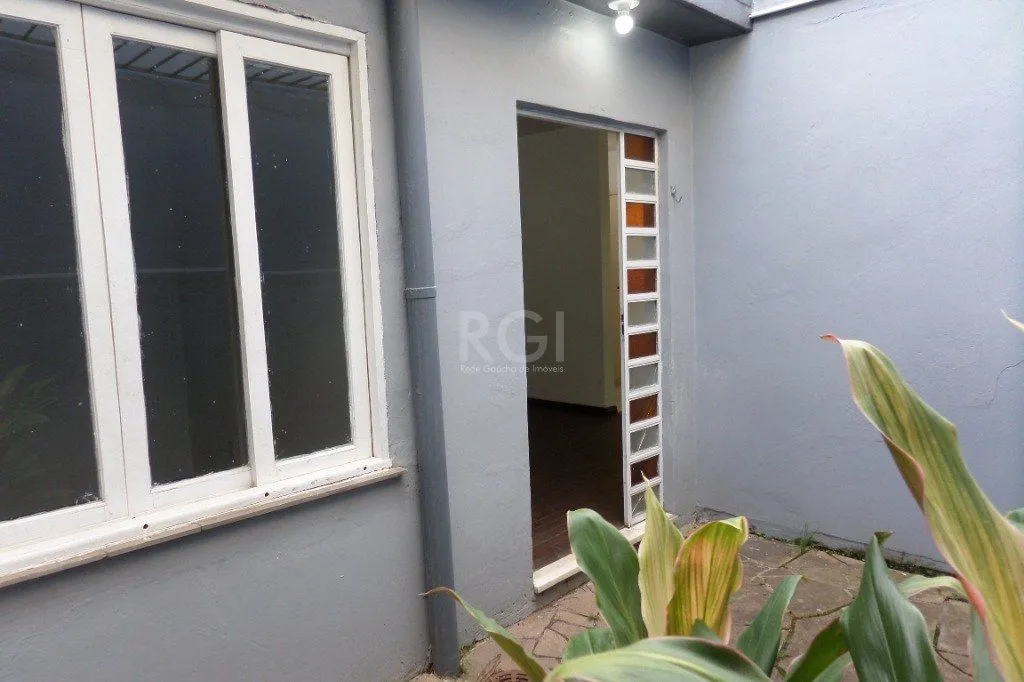 Imagem Casa no bairro Jardim Botânico de 3 dormitórios e 2 vagas
