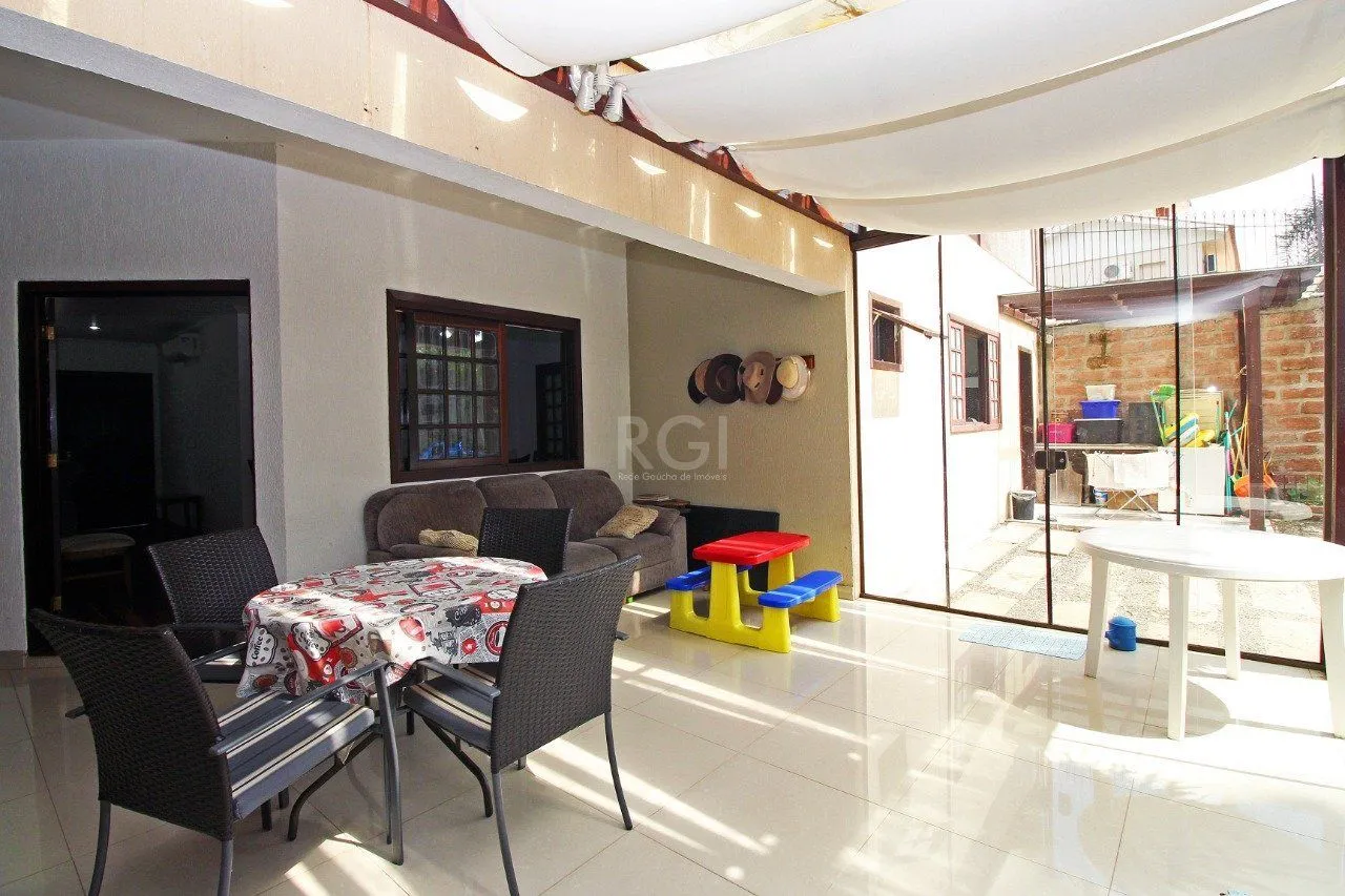 Imagem Casa 4 Suítes e 6 vagas de garagem no bairro Jardim Itu
