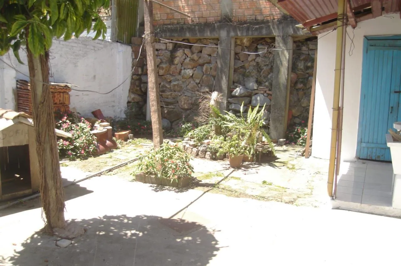 Imagem Vende Casa térrea com ótimo pátio - Ótima localização próximo do Hospital Conceição, supermercados, escolas, shopping