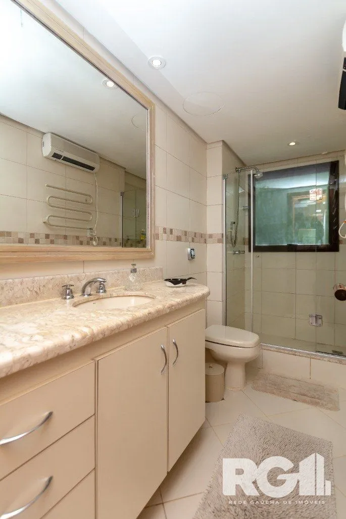 Imagem Apartamento Reformado! Com 3 dorm, sendo 1 suíte, 2 vagas na Rua Corte Real.