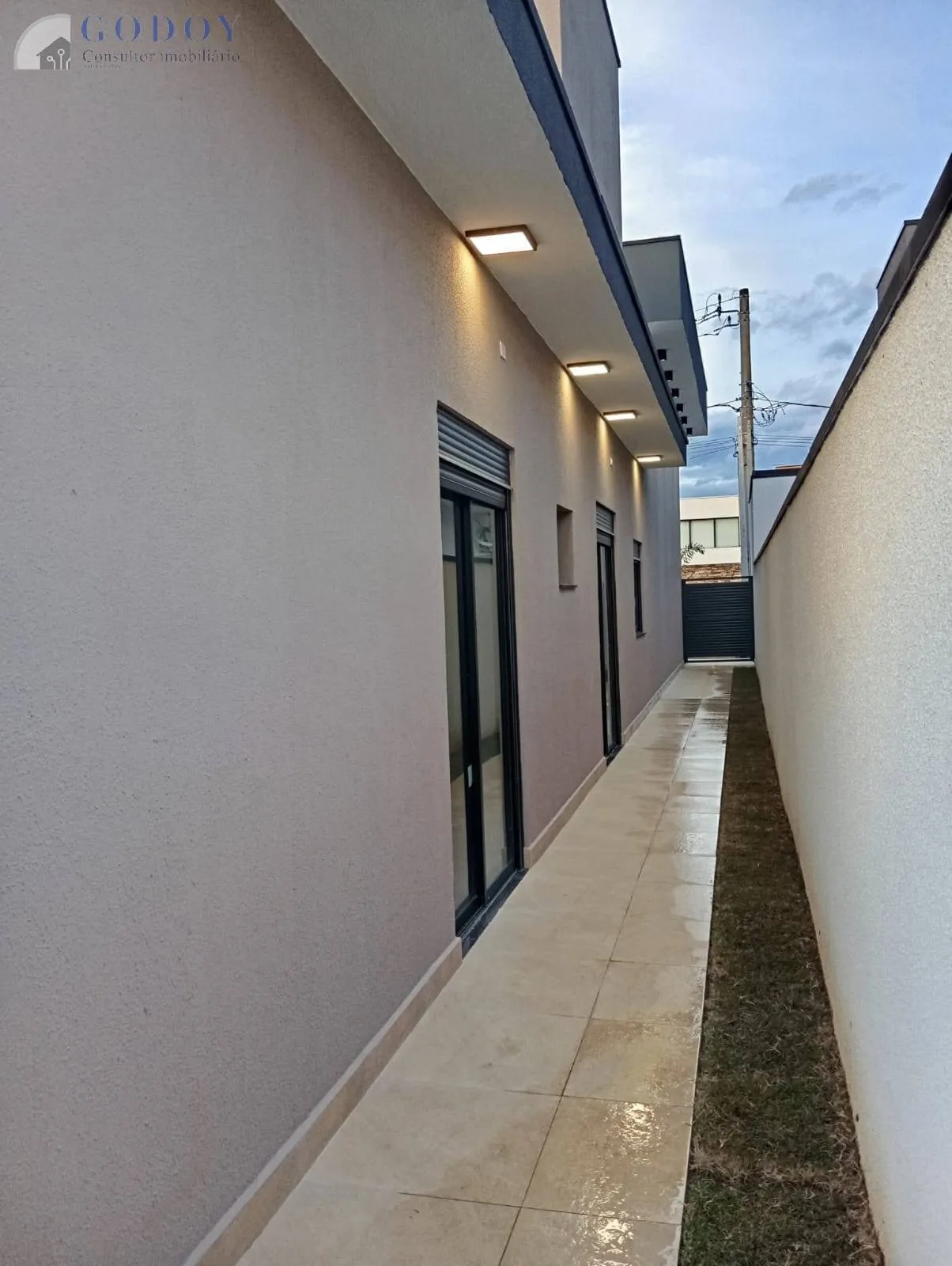Imagem Residência Moderna com Área Gourmet, Piscina e 3 Suítes