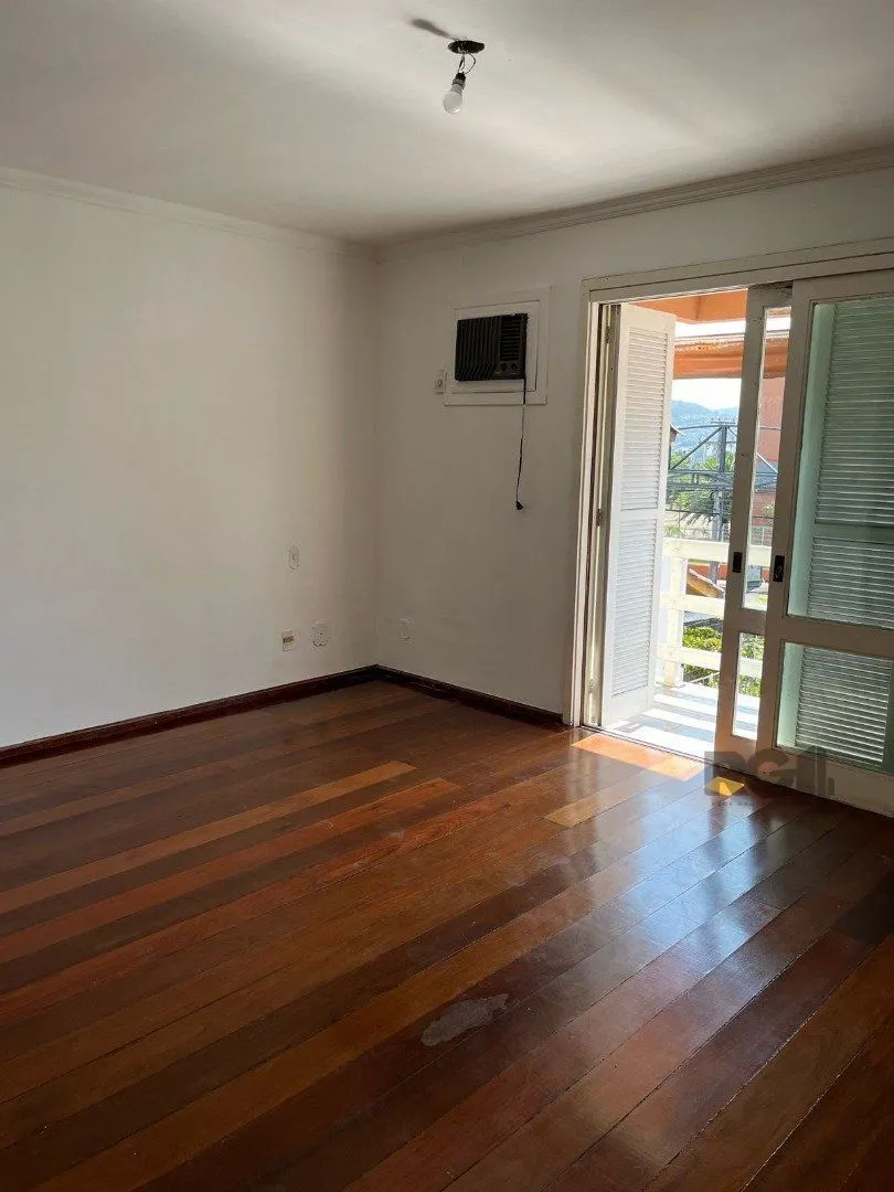 Imagem Casa para Venda - 507m², 4 dormitórios, sendo 2 suites, 6 vagas - Cavalhada