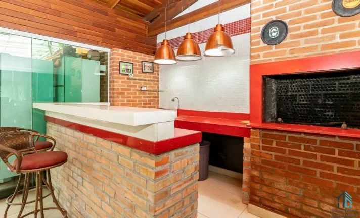Imagem (PERMUTA) Casa a venda 05 suítes, 06 vagas, piscina, edícula, no Bacacheri em Curitiba PR