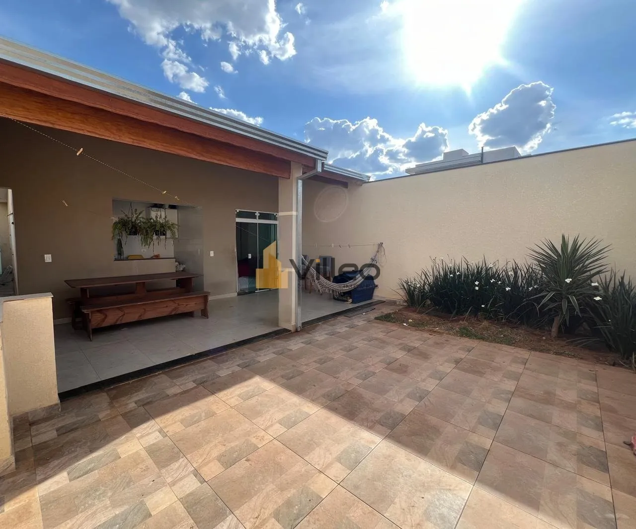 Imagem Esta casa no CondomínioHelena Maria, próximo à Avenida Elias Maluf, oferece um ambiente confortá...