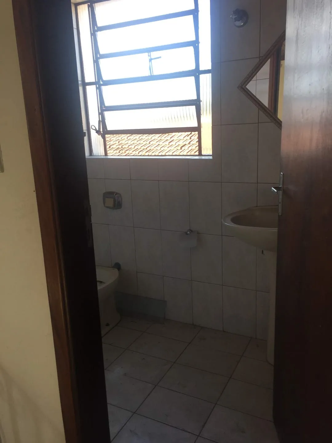 Imagem Comercial à venda 2 Quartos, 4 Vagas, 300M², Jardim Rosely, Pindamonhangaba - SP