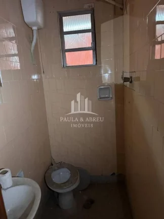 Imagem Casa antiga com 2 dorm e mais 3 cômodos no fundo Vila Vitória