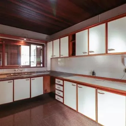 Imagem Casa à venda com 4 dormitorios no Bairro Nonoai - Porto Alegre