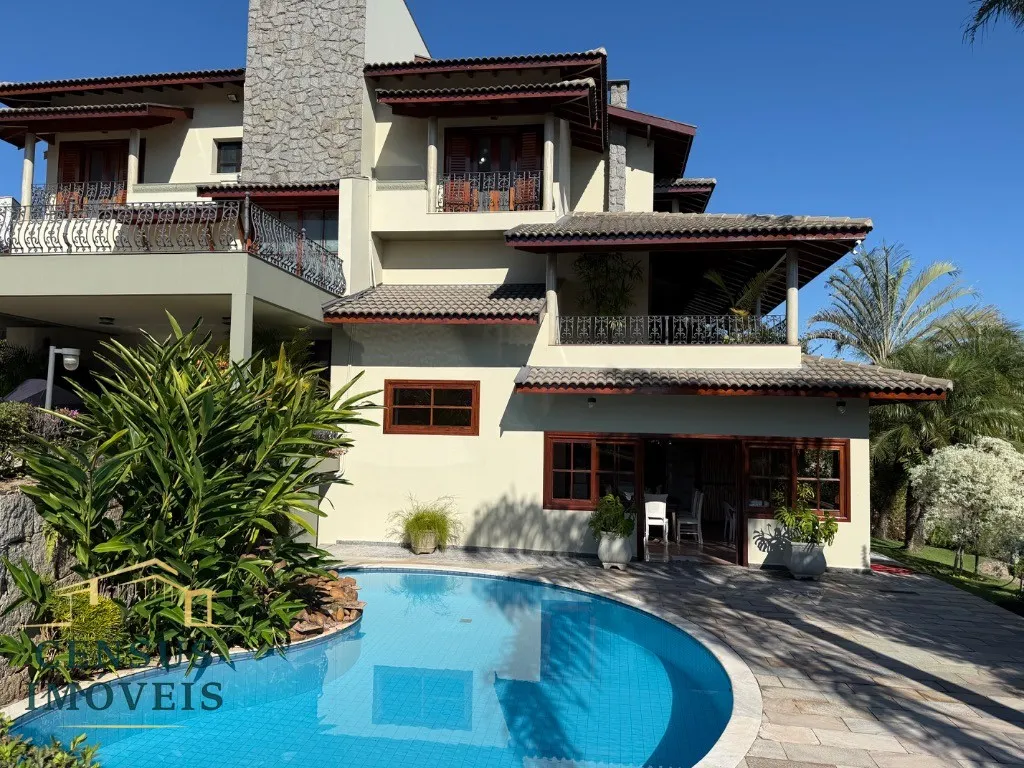 Foto do imóvel: Casa à venda em condomínio Marambaia, Vinhedo-SP: 4 quartos, 2 suítes, 3 salas, 2 banheiros, 4 vagas, 365, 70 m². em Condomínio Marambaia