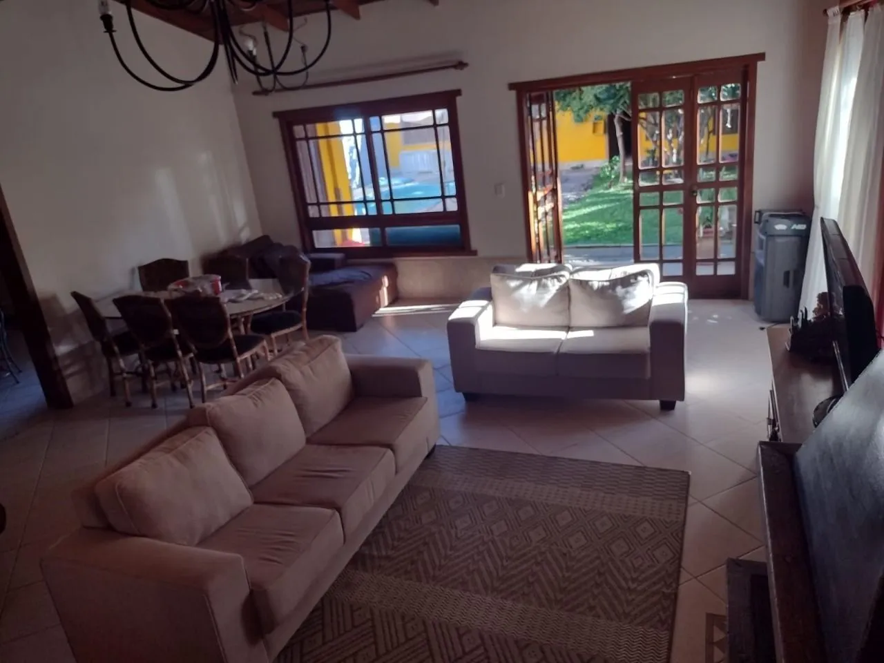 Imagem Casa para Venda - 693.6m², 5 dormitórios, sendo 3 suites, 4 vagas - Hípica