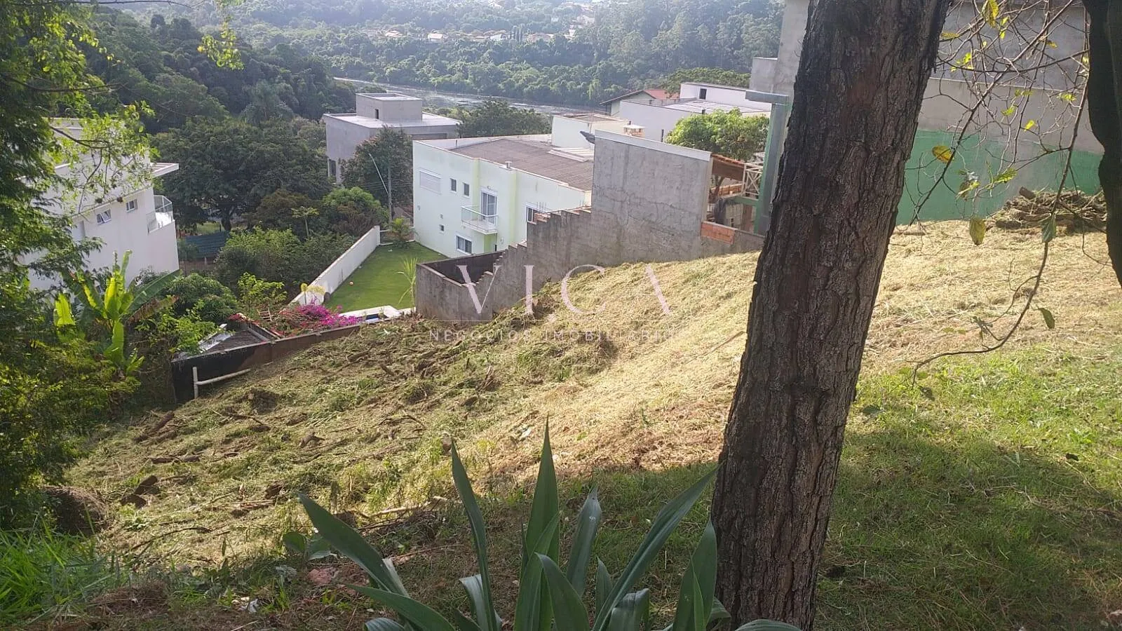 Imagem Terreno a venda com 611m² por R$ 450.000,00 - em Santana de Parnaíba/SP