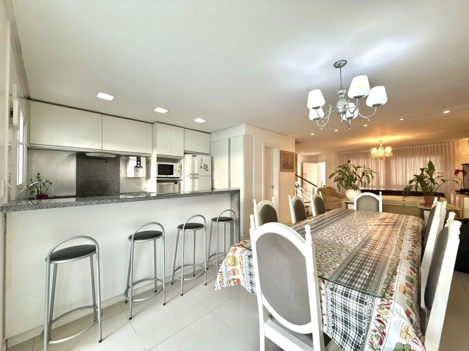 Imagem Casa com 3 Suítes e 3 Vagas no Bairro Vila Ipiranga