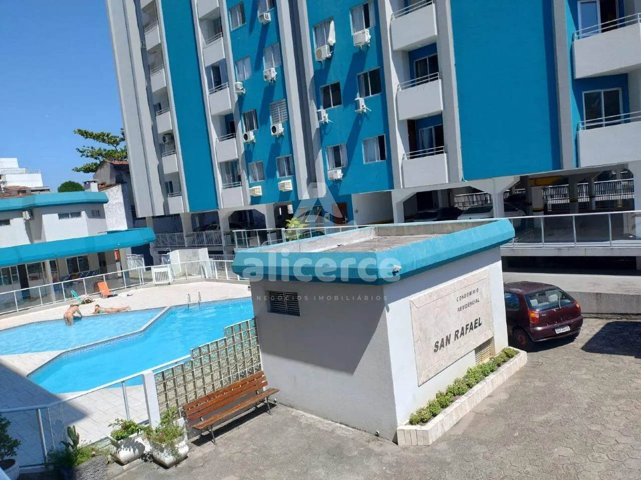 Imagem Apartamento Recém reformado, semi mobiliado 2 Dormitórios , elevador, piscina, Barreiros, São José/SC