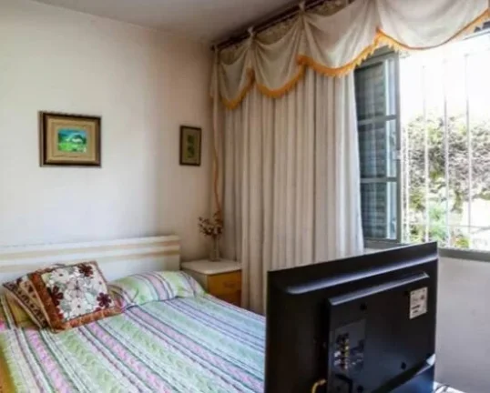 Imagem Casa Com 150 metros 3 Dormitórios 2 Banheiros e 5 vagas de garagens