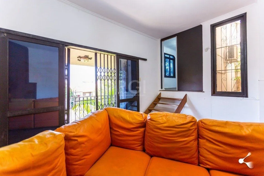 Imagem Casa para Venda - 500m², 3 dormitórios, sendo 3 suites, 4 vagas - Vila Ipiranga