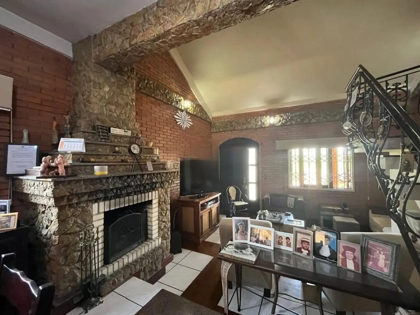 Imagem Casa com 4 quartos e 2 lareiras no bairro Belém Velho