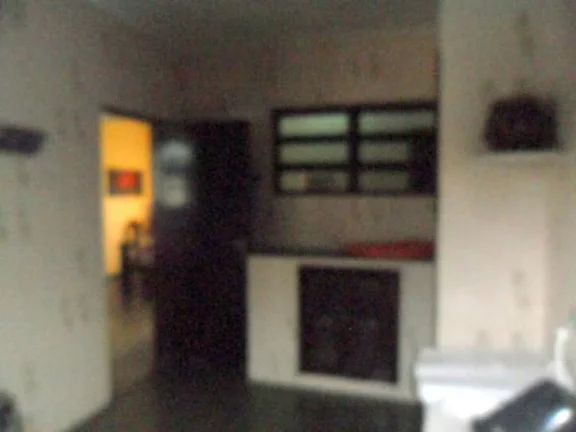 Imagem CASA EM DOIS LOTES - LADO LINHA - PISCINA