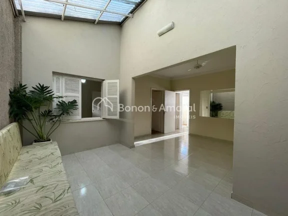 Imagem Casa bairro no Chácara da Barra em Campinas/SP. São 185m² de construção, sala estar com ar-cond...