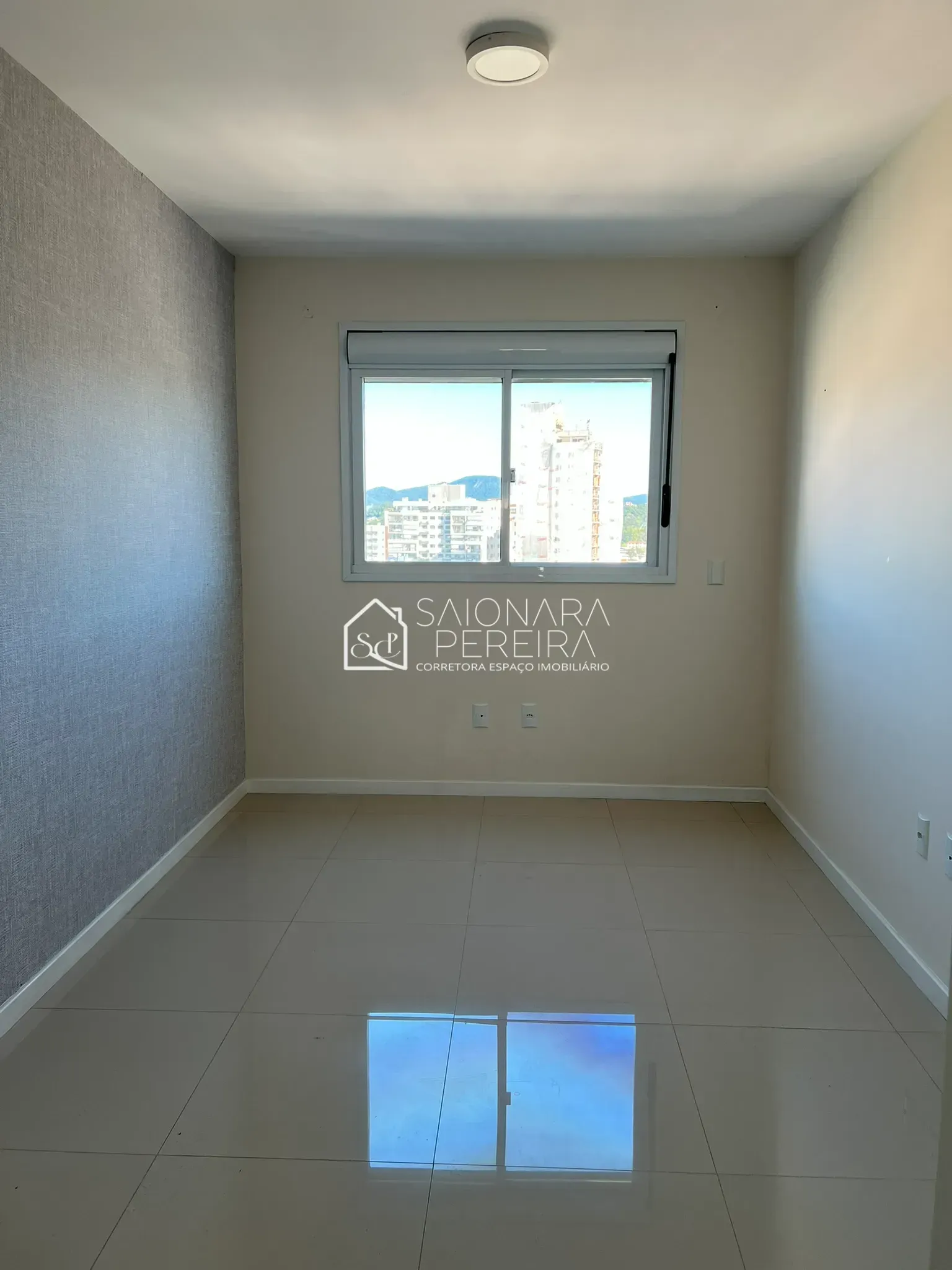 Imagem Apartamento com 2 dormitórios e suíte à venda no bairro Campinas, São José - SC