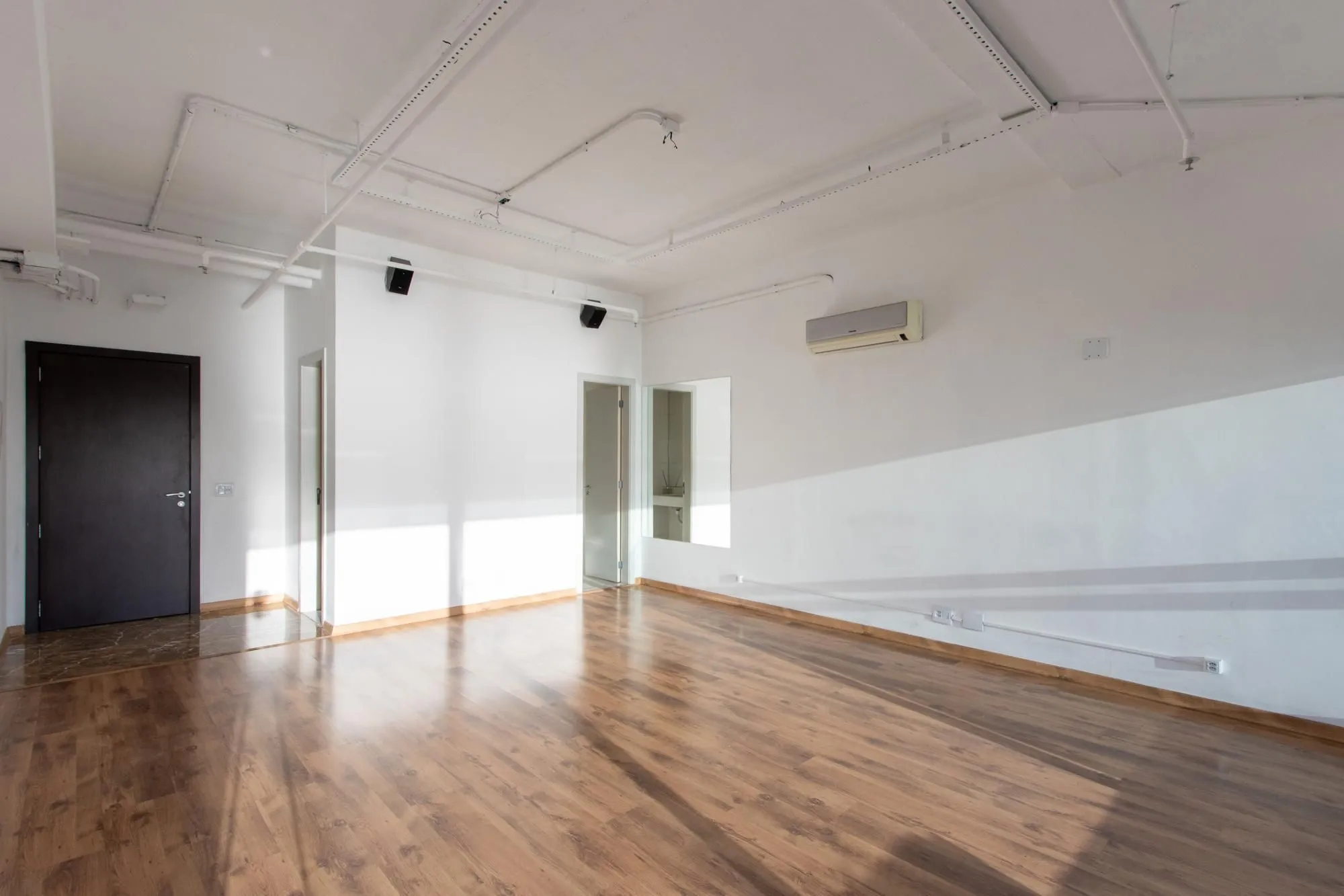 Imagem Sala Comercial no Ed. Cristal Tower junto ao Barra Shopping no Bairro Cristal