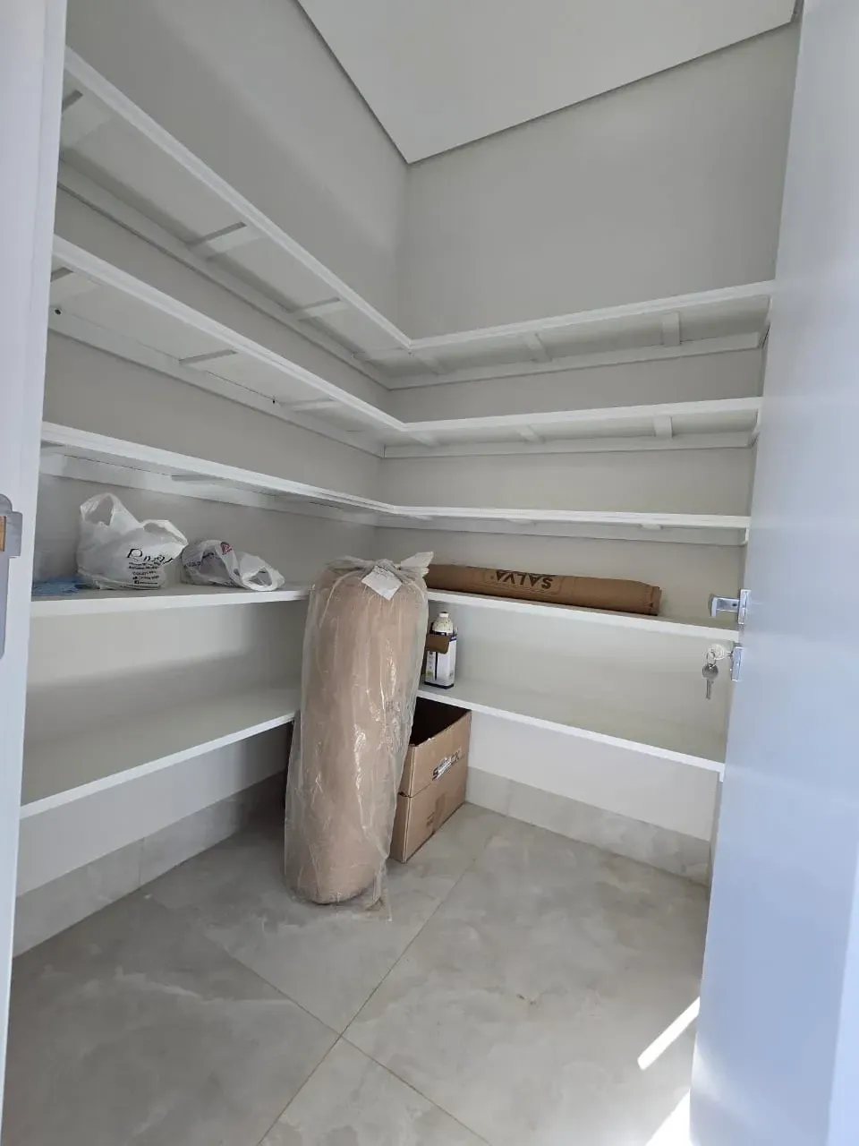 Imagem Imóvel Espetacular à Venda em Araraquara-SP: Casa de Luxo no Condomínio Buona Vita, 3 Suítes e 4 Vagas de Garagem.
