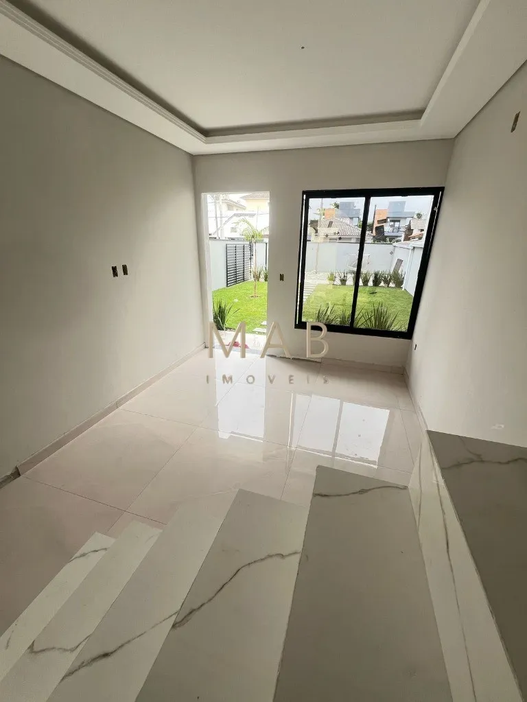 Imagem Sobrado NÃO Geminado à Venda na Praia dos Ingleses em Florianópolis/SC!! Unidade com: 4 dormitórios sendo 1 suíte com closet!