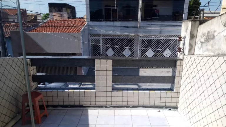 Imagem Casa no Centro - 4 Quartos, 2 Suítes, 200m², 4 Vagas de Garagem - Consulte Agora!