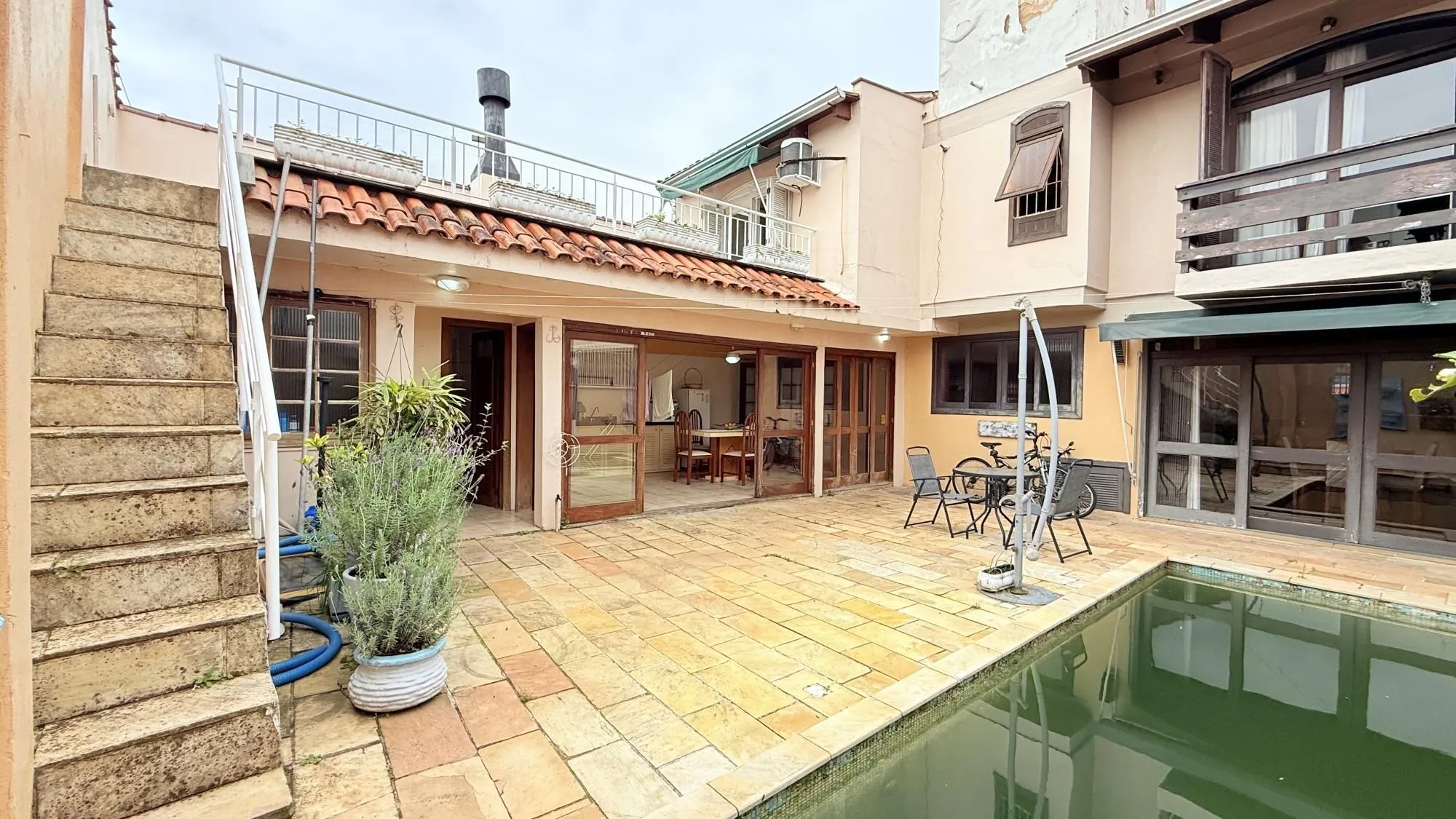 Imagem Casa para Venda - 260m², 4 dormitórios, sendo 1 suites, 4 vagas - Nonoai