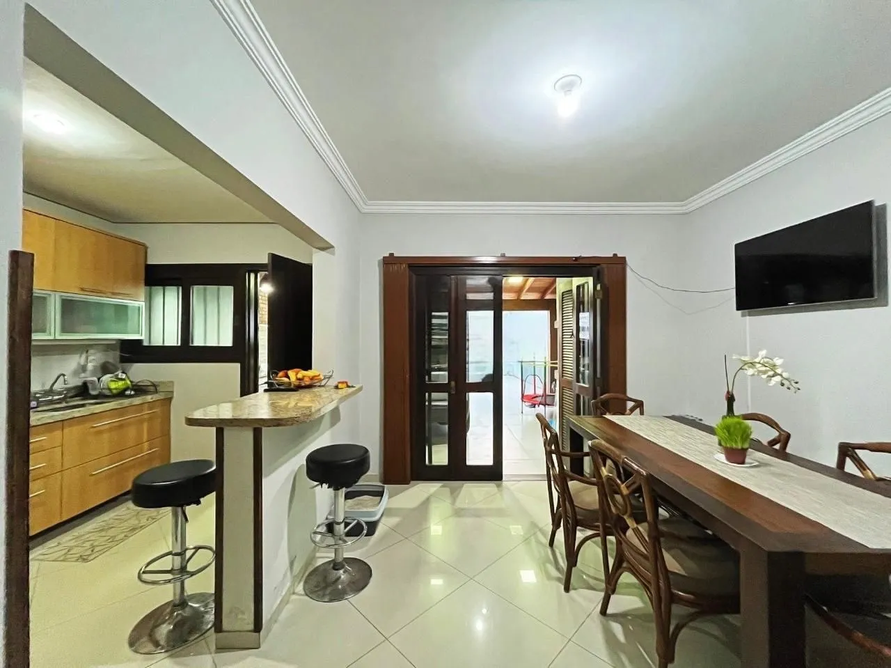 Imagem Excelente casa a venda com 3 dormitórios no bairro Tristeza em Porto Alegre.