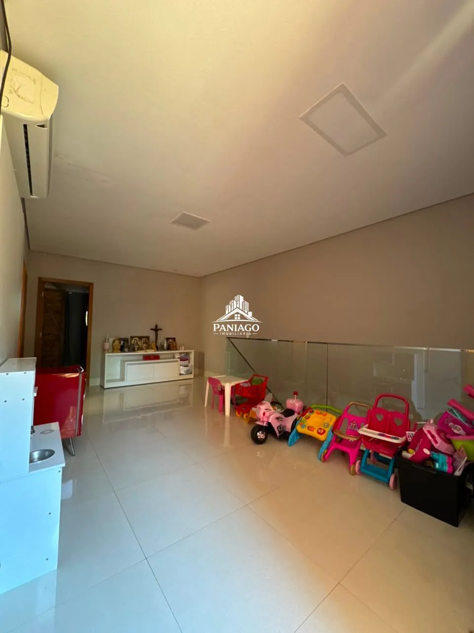 Imagem Sobrado de Alto Padrão com 3 Quartos, Piscina e Espaço Gourmet