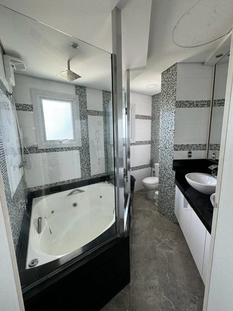 Imagem Casa de altíssimo padrão na zona norte de Porto Alegre.
