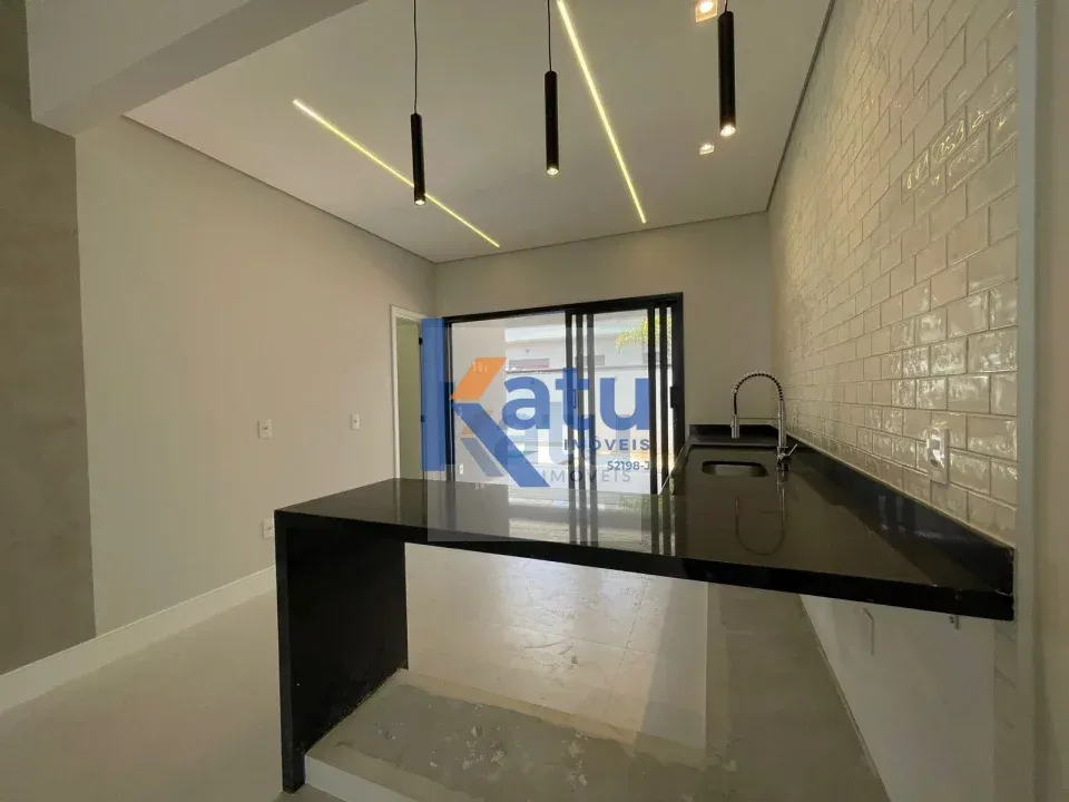 Imagem CASA À VENDA NO BAIRRO ELOY CHAVES - CONDOMÍNIO RESERVA ERMIDA - JUNDIAÍ/SP

Imóvel com 196 m² ...
