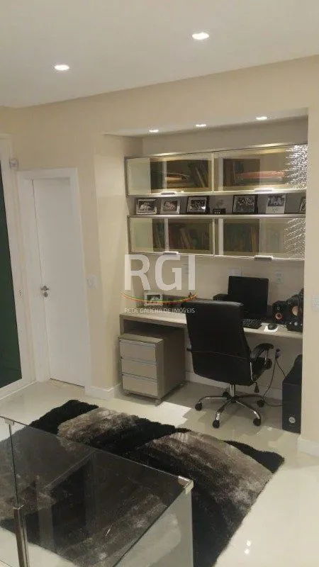Imagem Casa para Venda - 350m², 3 dormitórios, sendo 1 suites, 2 vagas - Alto Teresópolis