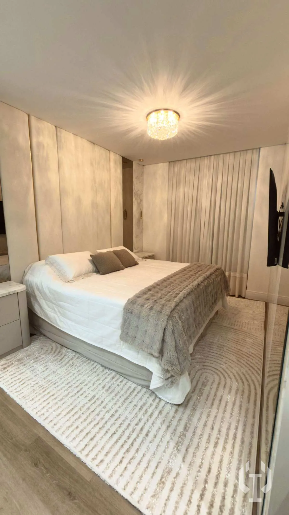 Imagem Apartamento San Lorenzo Dallo à venda, com 4 suítes, 4 vagas e finamente mobiliado no centro de Itapema