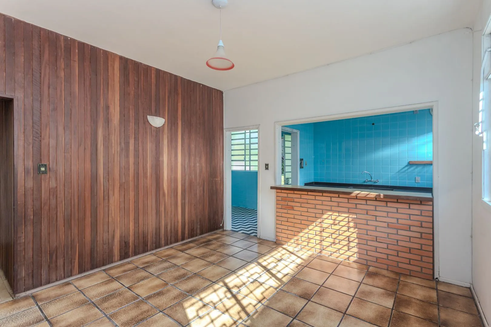 Imagem Casa no Menino Deus de 3 dormitórios e 5 vagas DESOCUPADA