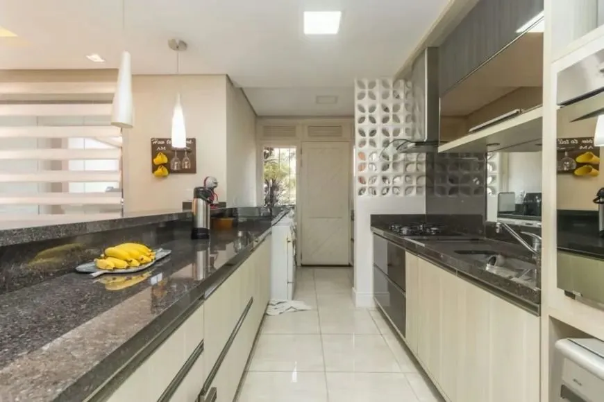 Imagem Casa Seminova 3 Dorm com Pátio e 4 Vagas no Jardim Planalto
