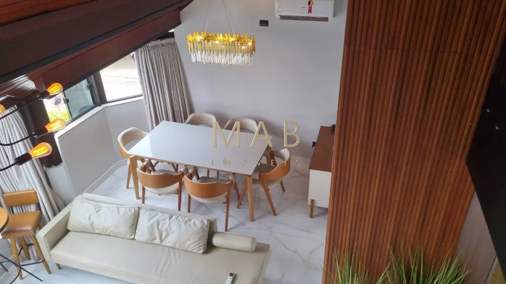 Imagem TRIPLEX FRENTE MAR NA PRAIA DOS INGLESES | FLORIANÓPOLIS Existem imóveis bonitos? E existem imóveis que despertam desejo no primeiro olhar.