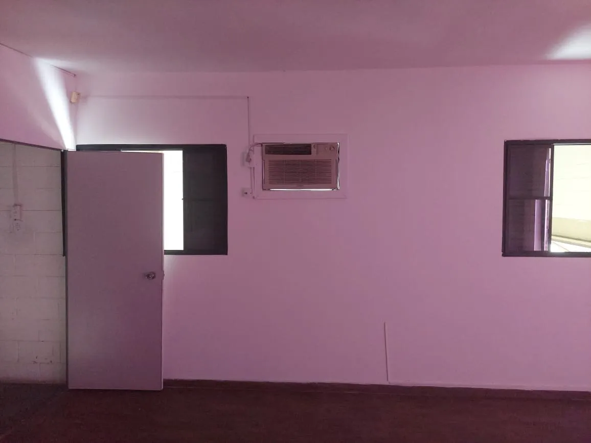 Imagem Prédio Comercial Moderno com Pé-Direito de 5,50m, Estacionamento, Escritório, Recepção e Luz Trifásica na Linha Verde