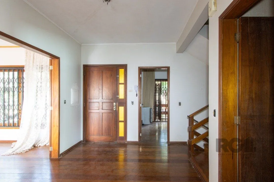 Imagem Casa para Venda - 361.95m², 4 dormitórios, sendo 2 suites, 3 vagas - Nonoai